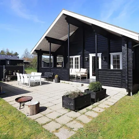 7 Person In Logstor-by Traum * Logstor
